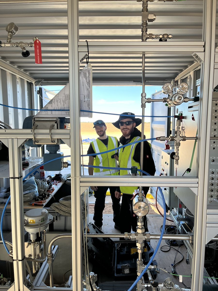 Rocket integration time in Ceduna! Our team is working hard to prepare the ground support equipment and assemble the rocket at the launch site. @SouthernLaunch #LightThisCandle #SR75 #HyImpulse #LaunchCampaign