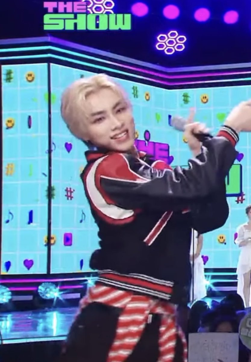 🍒 XIAOJUN WAVES tweet media