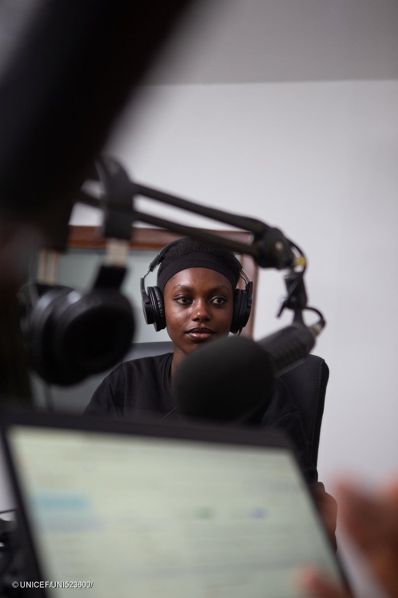 « Je rêve de créer une chaîne de télé et de radio » - Choisie, 18 ans🎙️ L'UNICEF accompagne les participantes du #ForumFillesRDC en les reliant à des mentors pour les guider dans leurs projets. « Ma mentore m’a beaucoup apporté sur le plan professionnel mais aussi personnel. »