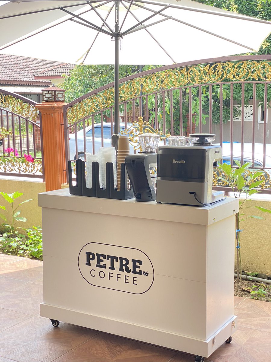petre_ikato's tweet photo. Ngam tak ngam? Setup macamni dekat majlis nikah ke, tunang ke, rumah terbuka ke. Secawan kopi bermula RM2.38 sahaja!

Weekend slot untuk open house raya masih available.

Ipoh sampai ke KL kita cover. Full details boleh whatsapp 0195710469 https://t.co/6OW5Uv4Utt