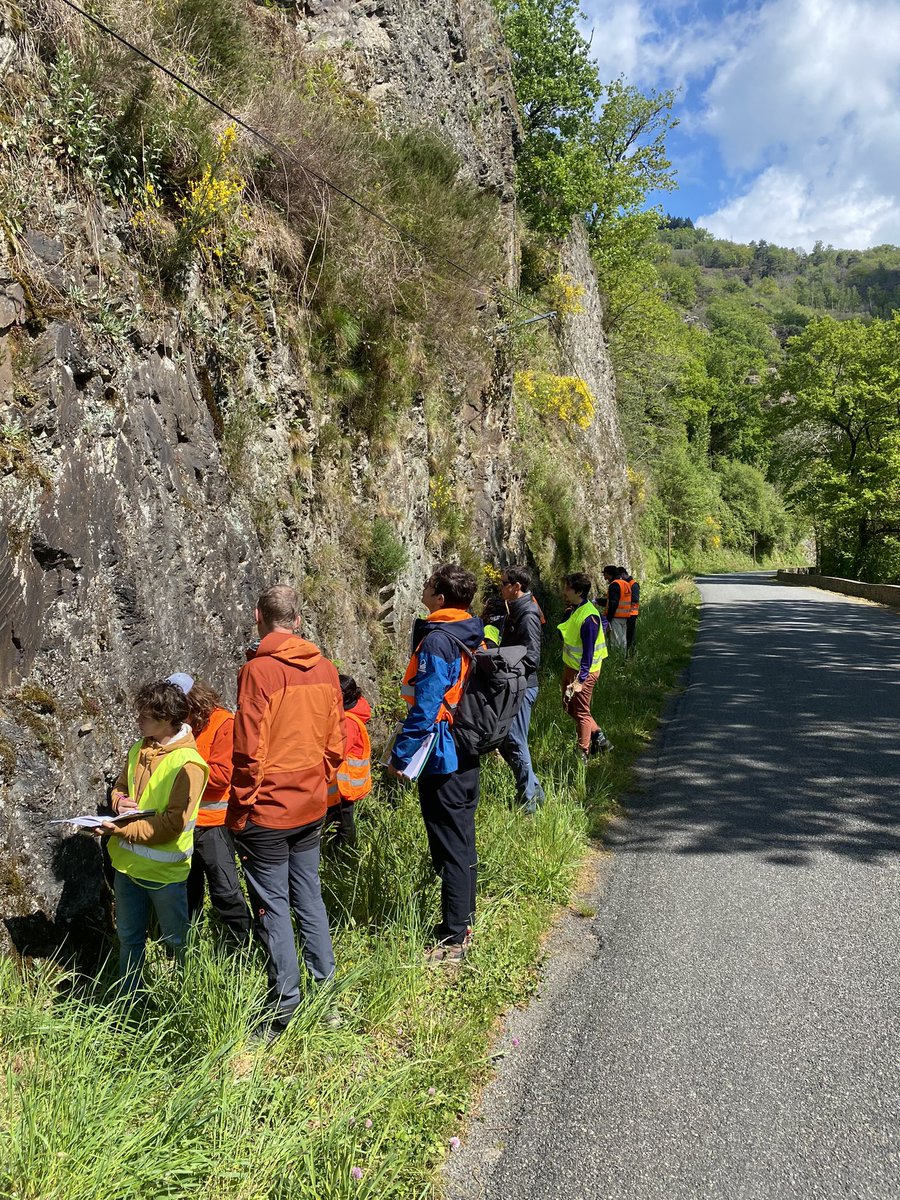 aretzoul's tweet photo. magnifiques objets géologiques en @Occitanie : géotraverse avec les étudiants delà L3STE @ut3 avec les enseignants-chercheurs du @GET_Toulouse @christophoul @Gui_Estrade @MarcdeRafelis #jberger #clezin https://t.co/LAMHTB9jox