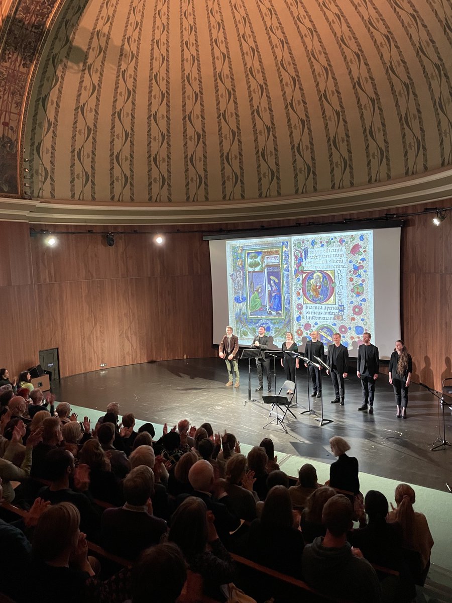 We had such a wonderful time performing at the @V_and_A Performance Festival on Friday night! We launched our new visual music project Seeing through Sound, feat. the world premiere of Watchman, a work we commissioned from Barbara Monk Feldman inspired by Fra Angelico ✨