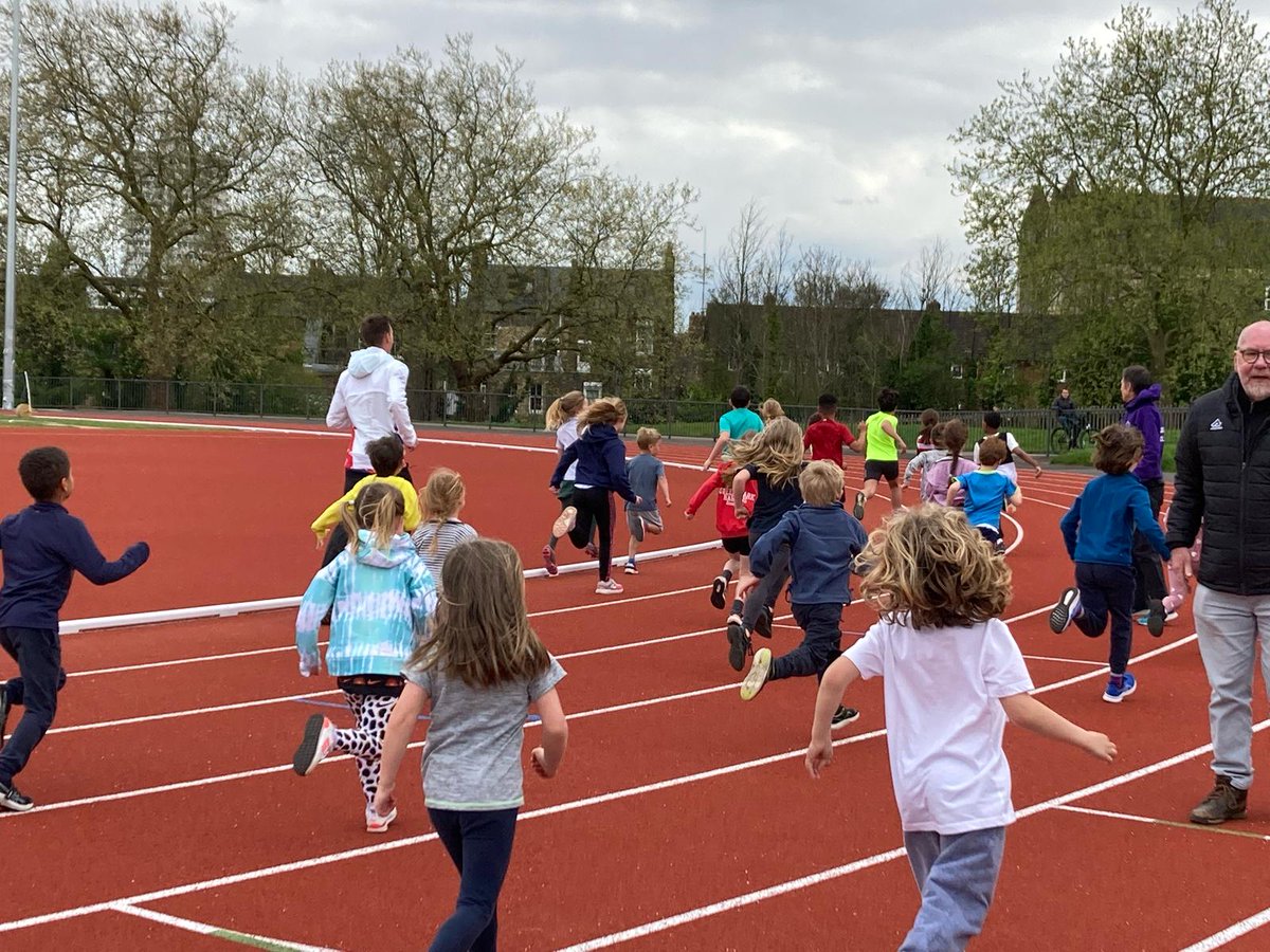 Last week we had the privilege of attending the official opening of the revamped Parliament Hill athletics track, home to @HighgateHarrier. It is set to be a big month for the facility as they look to host the Olympic 10,000m trials at the @NightOf10kPBs next month! 🤩🇫🇷