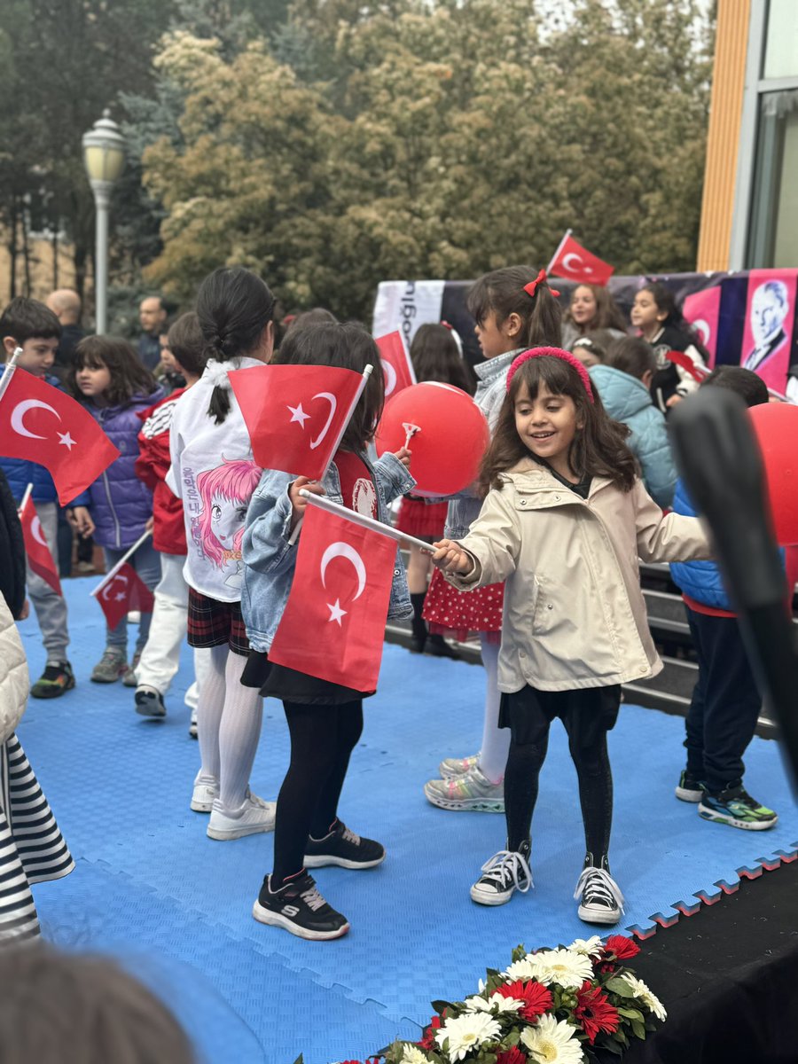 Bu yıl 23 Nisan’ı bir okulda çocuklarımızın gösterilerini seyrederek Şiirlerini dinleyerek kutladım Büyük önderimiz Mustafa Kemal Atatürk ve silah arkadaşlarına şükran ve saygılarımla… #23Nisan1920 #emanetinemanetimiz