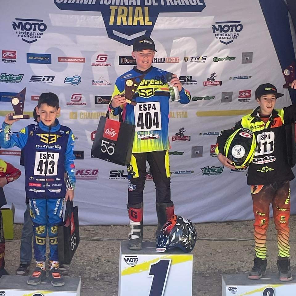 De La Salle College tweet media