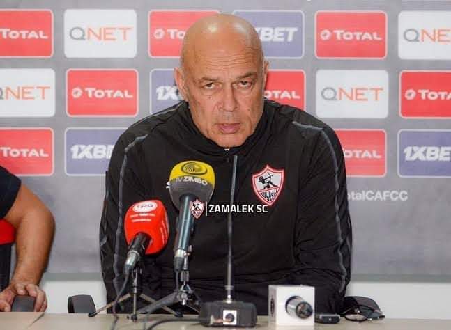 يجب أن نكون متحدين أكثر من أي وقت مضى إذا كنت مشجعاً لنادي #الزمالك حقا أترك كل مواقفك الشخصية نظرتك الفنية، آراء الخططية على جانب، وادعم فريقك ولاعبيه جميعا، هذا هو واجبك الوحيد حاليا وإن لم تقم به وجلست تسخر من هذا وتسب هذا وتلعن هذا، فأنت لست مشجعاً لنادي #الزمالك بل خنجر في