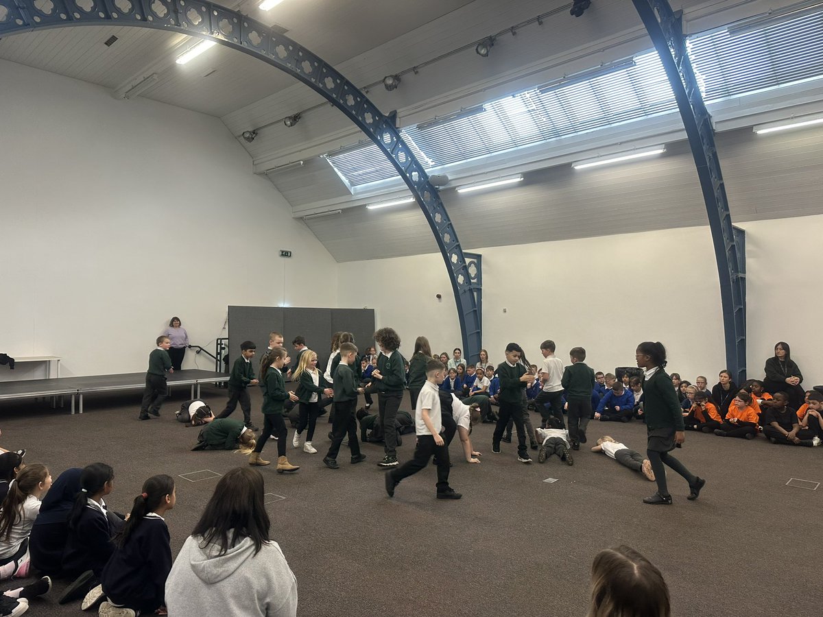 Year 3 are having a great time at the Black Country Museum today taking part in the ROH Create & Dance project and performing with other schools. @ElliotSchools @RoyalOperaHouse @bclmlearning