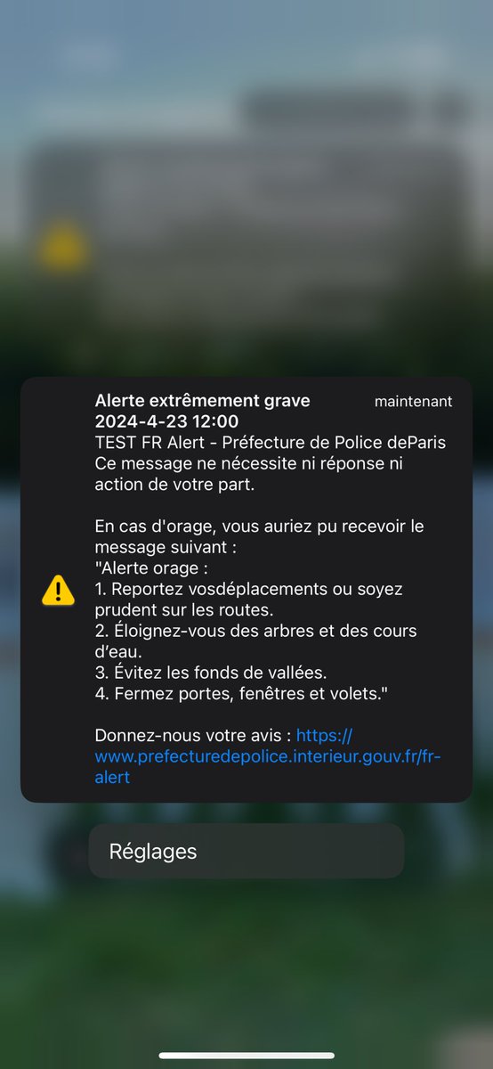 Ils m’ont fait peur eux aussi la , c’est quoi cette sonnerie de malade les gars , j’ai cru que c’était vraiment une vraie alerte Paris