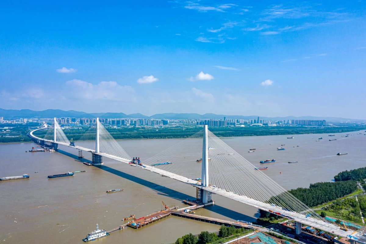 💪💪Jiangsu's regional #GDP skyrocketed to a whopping 3.1 trillion yuan ($427.9 billion) in the first quarter of 2024, boasting an impressive 6.2% year-on-year growth📈. #JiangsuUpdates