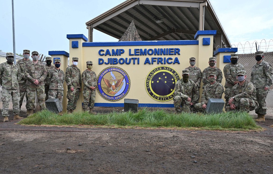 US attribue un contrat de 25M $ à 5 entreprises de #Djibouti pour améliorer les infrastructures du Camp Lemonnier et autres bases militaires. Partie de “Africa First”, ce contrat vise à stimuler l’économie locale et renforcer la sécurité régionale.