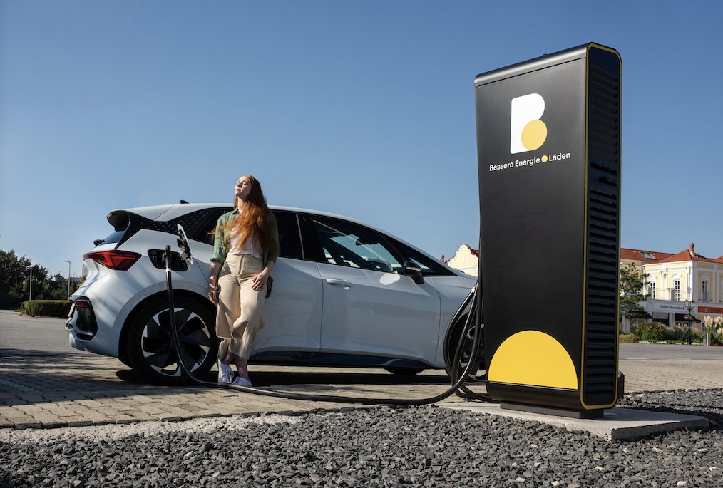 1evapp's tweet image. A mild climate, a steppe landscape on Lake #Neusiedl, fairy-tale vineyards and villages with atmospheric markets - these are the characteristic features of the Pannonian Plain and the #Burgenland state. Thanks to our partner - BE Solution, we provide you new 500 charging points!