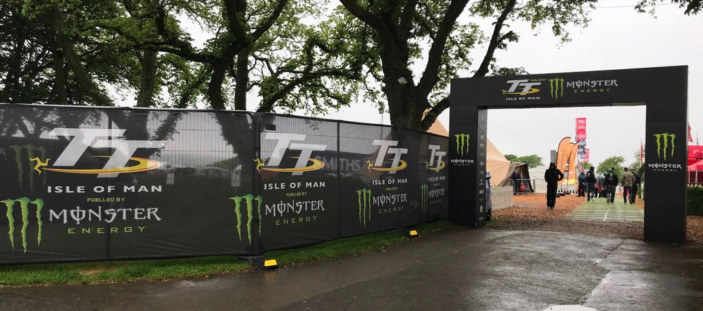 Elevate your site with our eye-catching printed Heras banners! Perfect for construction projects, events & promotions, these banners add a professional touch while showcasing your brand. Customize yours today and make a lasting impression! #PrintedBanners #Construction #Events