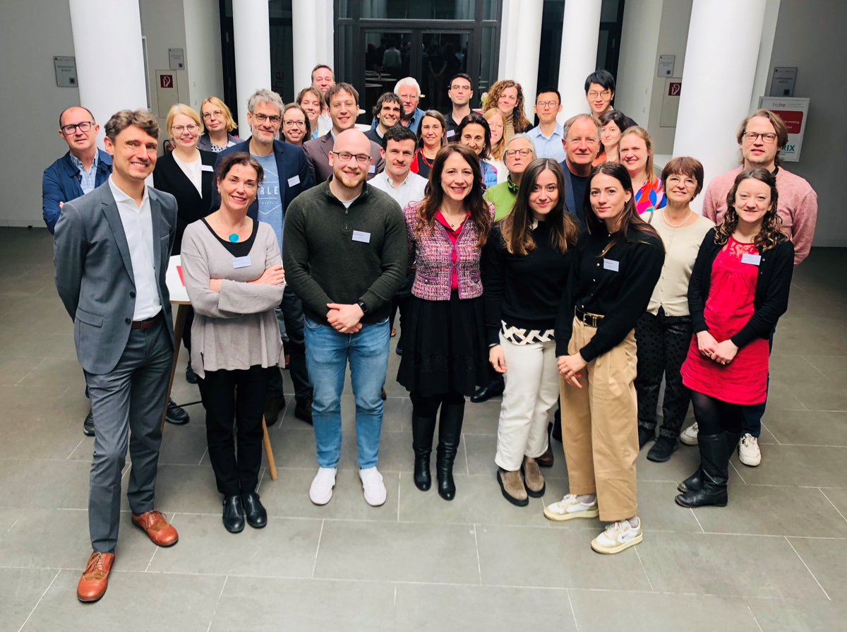 Day II of the @hi_prix_horizon-Consortium meeting 2024 at the #HCHE in Hamburg! Experts from Italy, Austria, Spain, the Netherlands, UK, Portugal, Belgium, France and Germany discussing new ideas for health innovation in the EU. @OHENews 📷HCHE/Rathjen