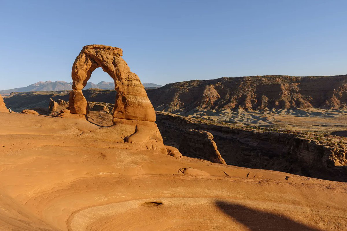 Our Arches National Park itinerary covers everything you need to know for one glorious day out in Utah. anywhereweroam.com/arches-nationa…