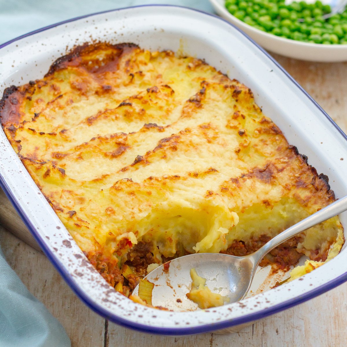 A family friendly classic with a twist, this Quorn Shepherd’s Pie uses #Quorn mince instead of the traditional lamb, meaning this version is #vegetarian and quicker to prepare – perfect for busy weeknights! bit.ly/2QicQcu?utm_ca… 

@quornuk @quornus #shepherdspie #quornmince