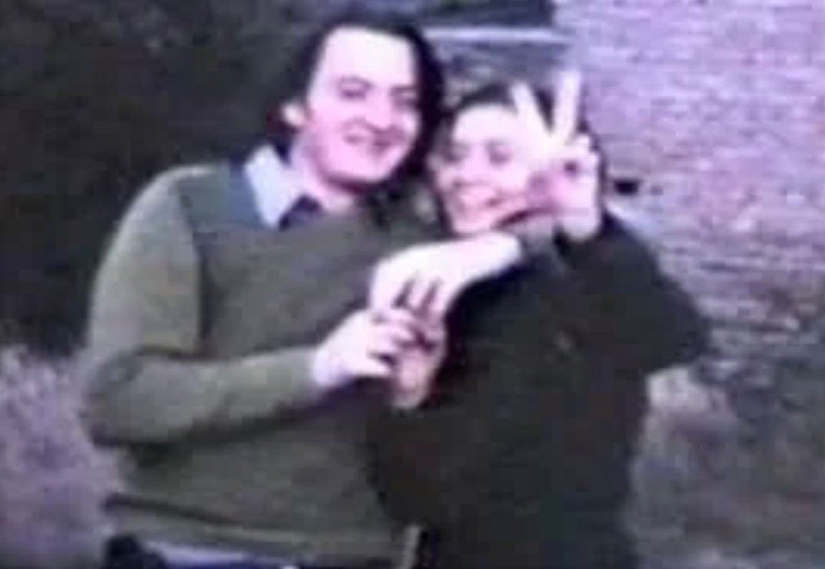 CFKArgentina's tweet image. Nuestras fichas de la Universidad Nacional de La Plata y nosotros dos en el verano del 75’-76’, todavía estudiantes. ¿Quién podía imaginar que 27 años después íbamos a presidir una Argentina en la cual creamos e inauguramos 16 nuevas universidades públicas logrando que, por…