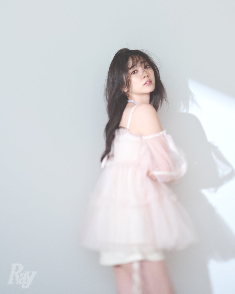 modelpress's tweet photo. 鈴木愛理「Ray」専属モデル卒業✨

約9年間の活動振り返る

🔻写真・記事詳細
https://t.co/M0TV73FqUq

✅2015年6月号から約9年間活動
✅卒業への思い明かす「少し不安…」

#鈴木愛理 #Ray @airimania https://t.co/ZarCBzF2jW