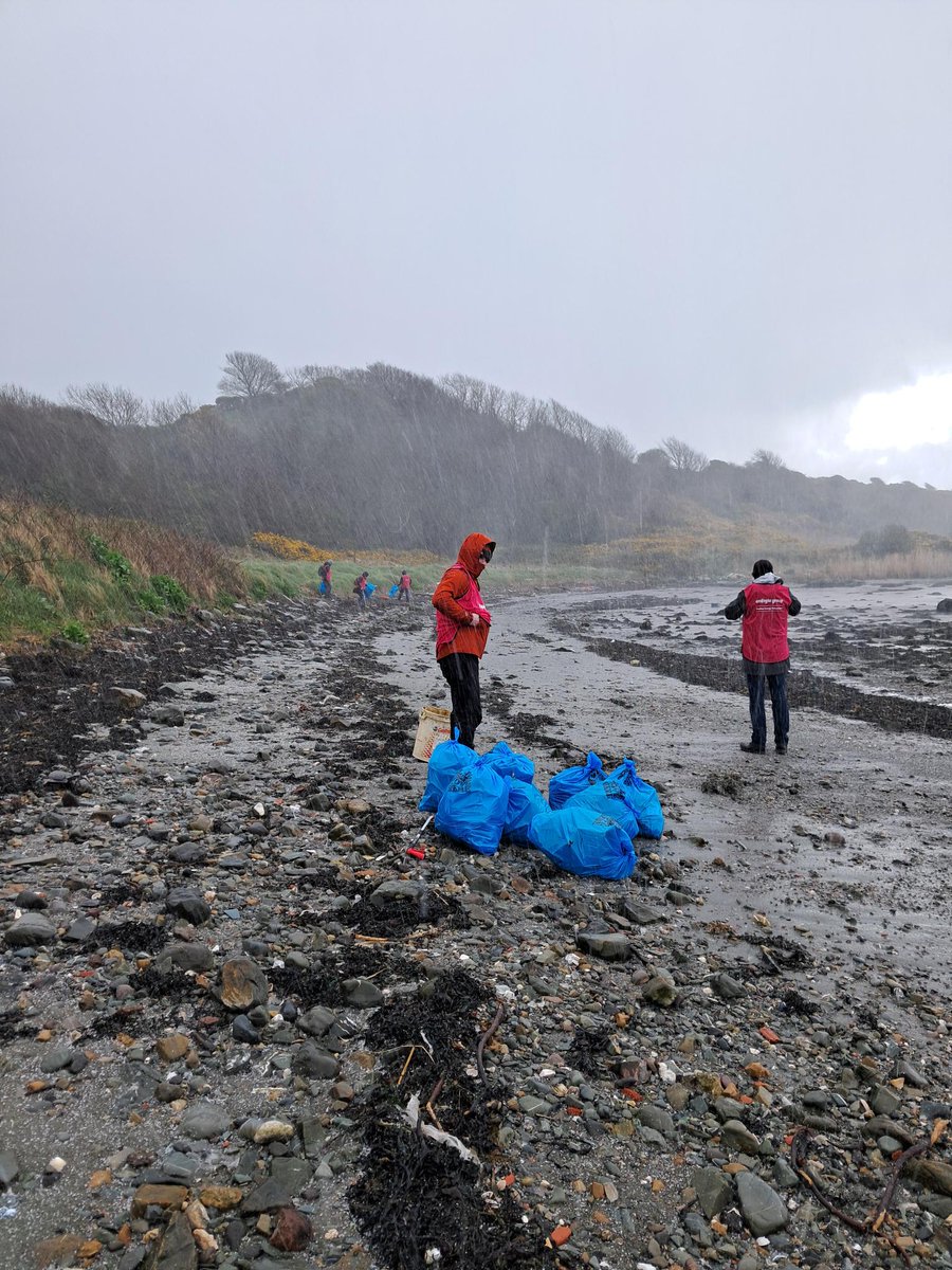 Two of our volunteering teams helped clean up two local beaches with the @KeepNIBeautiful team. Our #PositiveEnergyVolunteers collected rubbish and removed dangerous items from the shoreline in Ardglass and Whitepark Bay. 🏖️ For more information, visit ow.ly/vWkc50Rl9tf