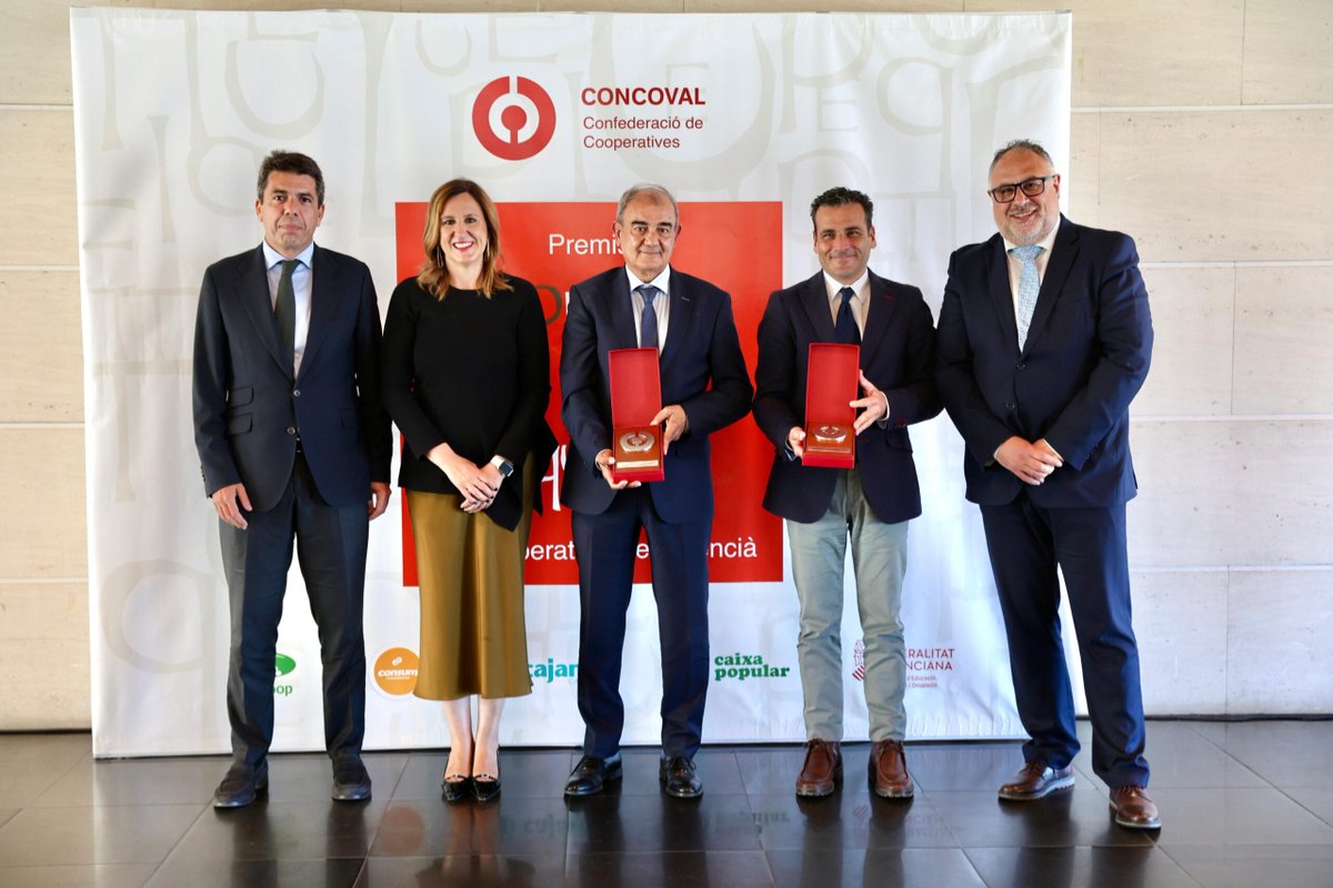 ¡Ya puedes buscarte en la galería de fotos de los XV #PremisPepeMiquel! 👉🏻 concoval.es/activitats-de-…

Gracias a @consum, Anecoop (@Bouquet_es), @cajamar, @caixapopular y a la @generalitat para apoyar a esta iniciativa un año más. 

#VLC24CapitalEconomíaSocial #SomCapitalES