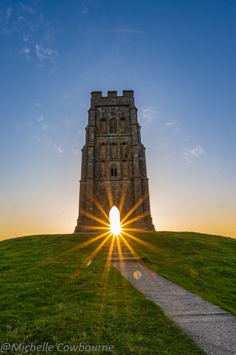 Sunburst through the archway. #glastonburytor