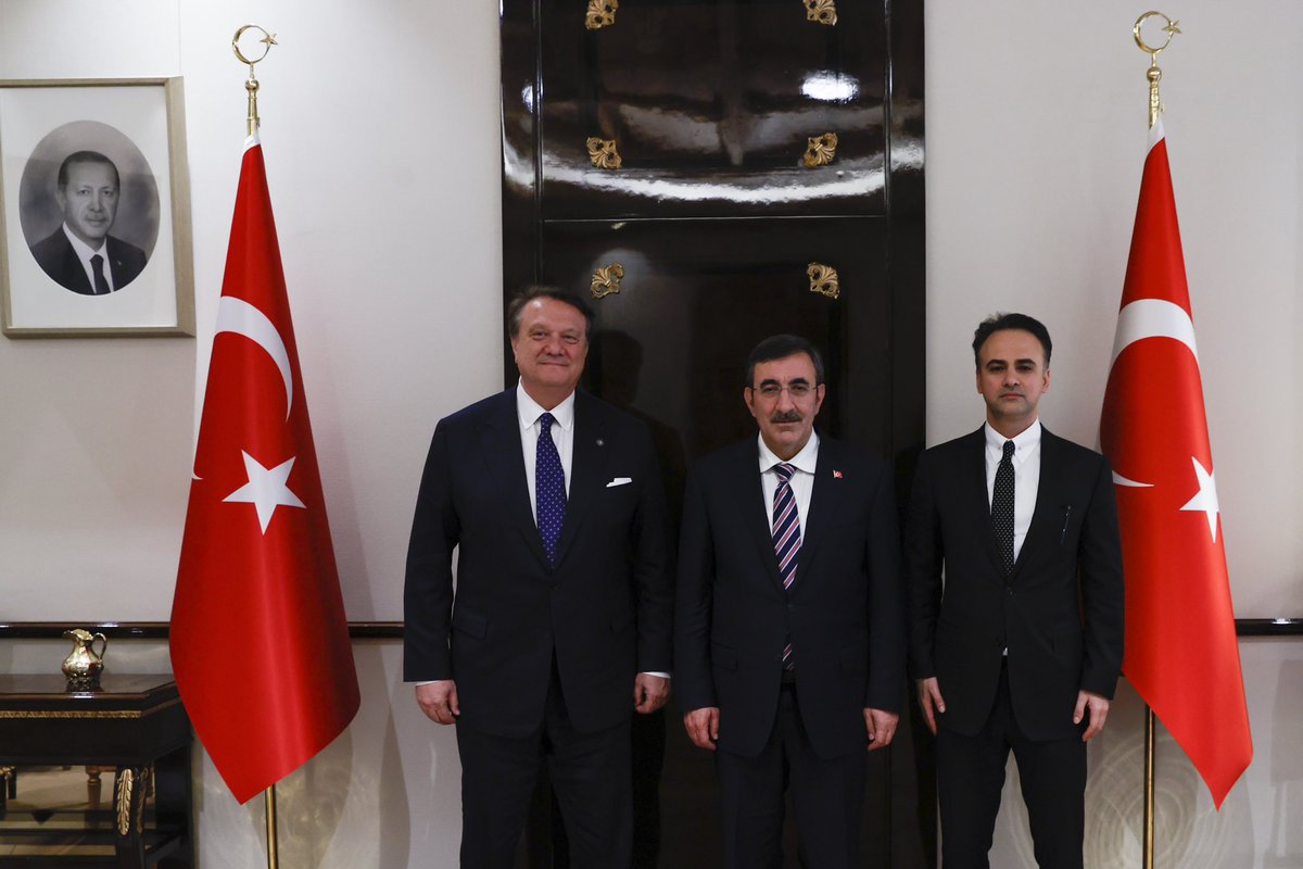 Başkanımız Hasan Arat’tan Cumhurbaşkanı Yardımcısı Cevdet Yılmaz’a Ziyaret 🔗 bjk.com.tr/tr/haber/88924