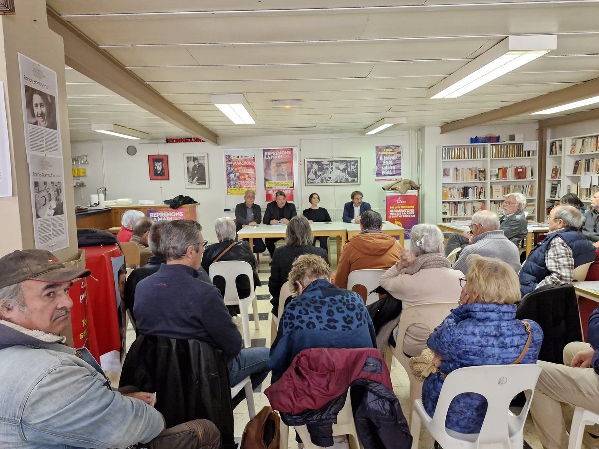 PC_professeur's tweet photo. @JeanMarcBiau34 @PierreLacaze31 @MRessiguier et Yvan Garcia 

S'exprime à la section PCF de Bézier en présence des militants @PCF en amont de la marche pour nos libertés  à Bézier en faisant le lien avec la liste de @L_Deffontaines pour une #GaucheUniePourLeMondeDuTravail https://t.co/8upNNWiK8n