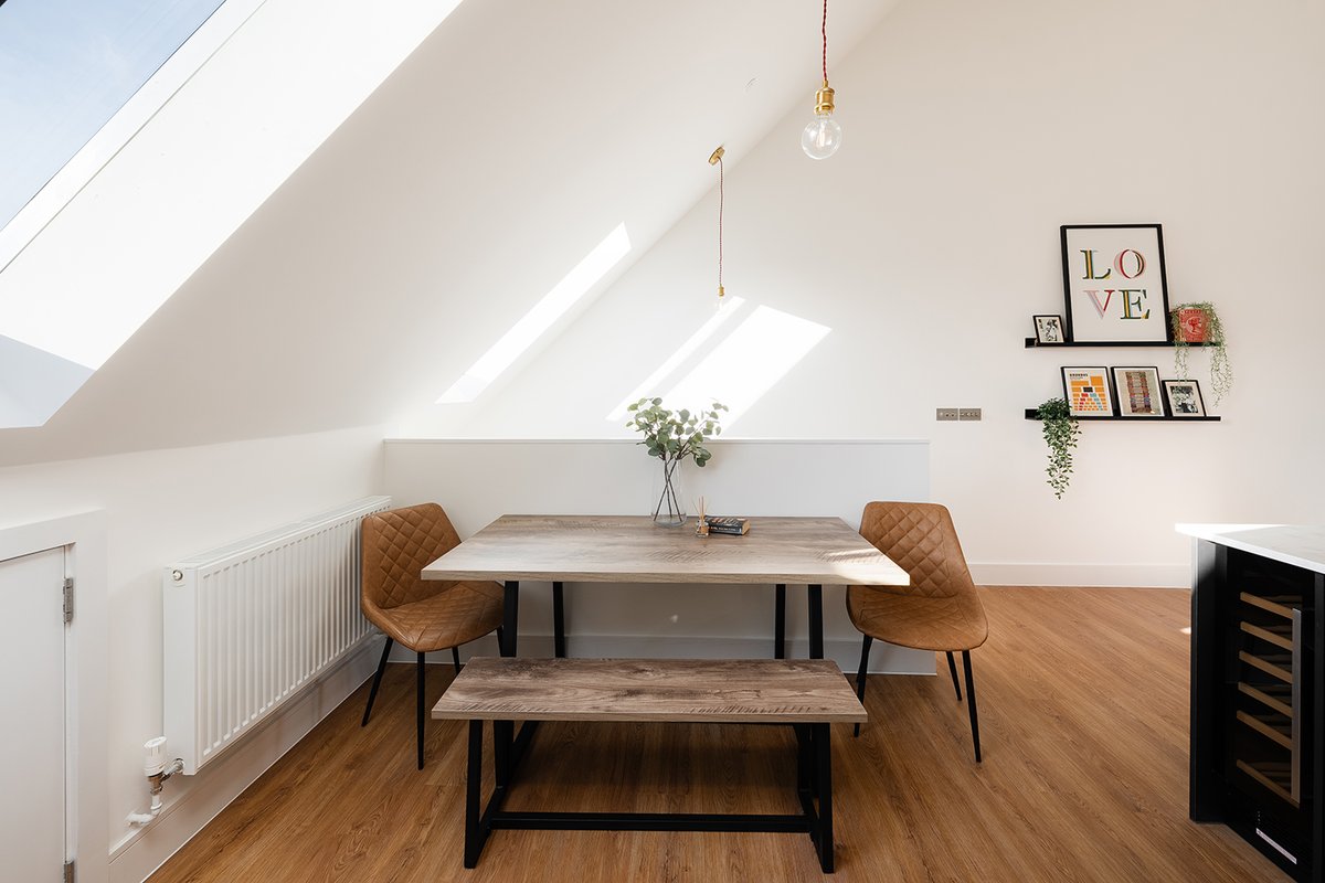 1400 sq ft of loft-style living. 4-metre high ceilings. Victorian heritage picture windows. What’s not to like about our signature townhouse?

chocolatefactorybristol.com/property/the-s…

#Bristol #BS5 #NewHomes #property #livework #townhouse