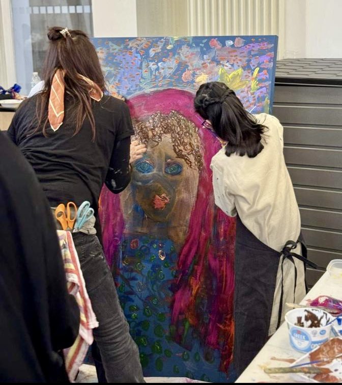 lizvongee's tweet photo. What a special Eid celebration party! Thanks for having me @SheffieldYC @ReachUpYouth I think there must have been around 25 young people who made this beautiful portrait together!

So many smiling faces whilst creating. Great attention to detail in this mixed media canvas! https://t.co/vuMhr6OJBb