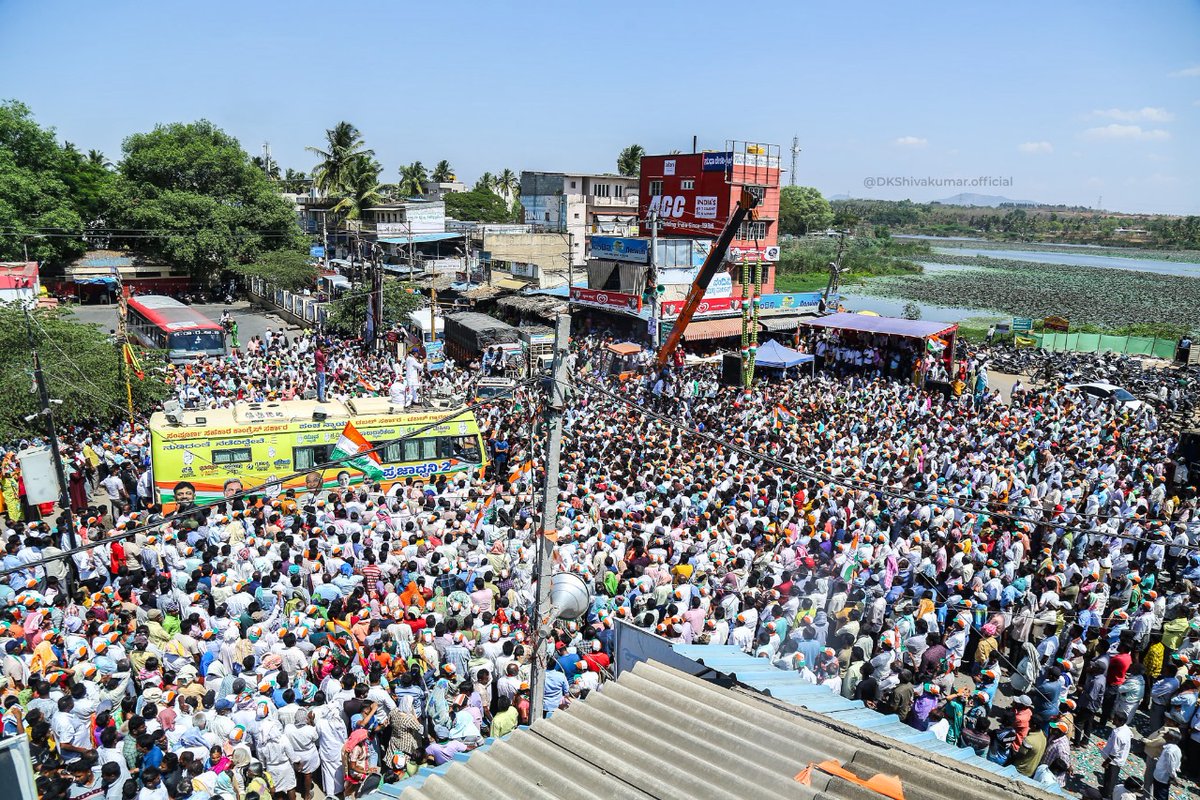 ಜನಸಾಗರ ಅಲ್ಲ, ಜನಪ್ರವಾಹ!

ಕಾಂಗ್ರೆಸ್ ಪಕ್ಷಕ್ಕೆ ಬಲ‌ ತುಂಬಲು ಹಾರೋಹಳ್ಳಿಯಲ್ಲಿ ಇಂದು ಸೇರಿದ ಜನಸಾಗರ ನಮ್ಮಲ್ಲಿ ಅಗಾಧವಾದ ಶಕ್ತಿ ತುಂಬಿದೆ. ಕಾಂಗ್ರೆಸ್ ಪಕ್ಷದ ಬಗ್ಗೆ ಜನರಿಗಿರುವ ನಂಬಿಕೆ, ವಿಶ್ವಾಸಕ್ಕೆ ಇದು ಸಾಕ್ಷಿ. ಇದು ಕಾಂಗ್ರೆಸ್ ಪರ ಜನಾದೇಶಕ್ಕೆ ಮುನ್ನುಡಿ.

#KarnatakaCongress #KarnatakaPolitics…