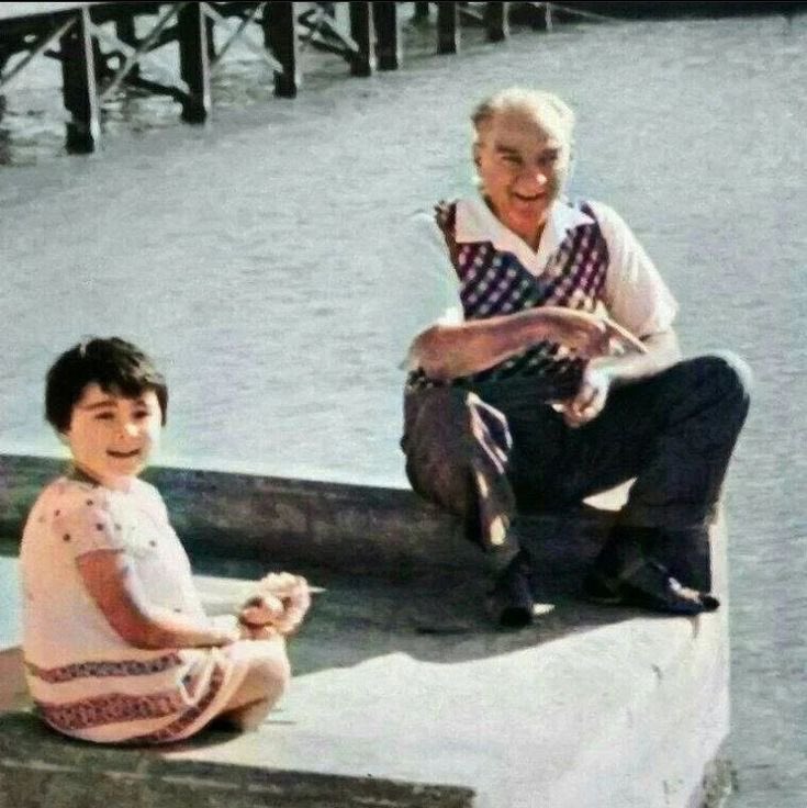 “Çocuk sevgisi, insan sevgisi için bir ihtiyaçtır.” -Mustafa Kemal ATATÜRK
Çocuk kahkahaları kadar kutlu bir bayram olsun🤍#23NisanUlusalEgemenlik