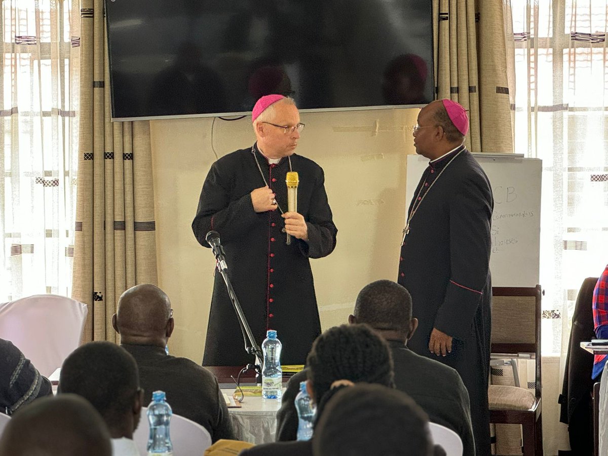 AU_Chaplaincy's tweet photo. #Ongoing workshop aimed at empowering #CatholicCommunicators on #EnvironmentalAdvocacy Care for our Common home #LaudatoSi @Pontifex graced by the rep. to the HolySee @VaticanIHD, Bishop @bishopmuheria and representative of @SwedeninKE
@SEIresearch @MuiaAlphonce @Makagutu https://t.co/dKWTQ4bOx3