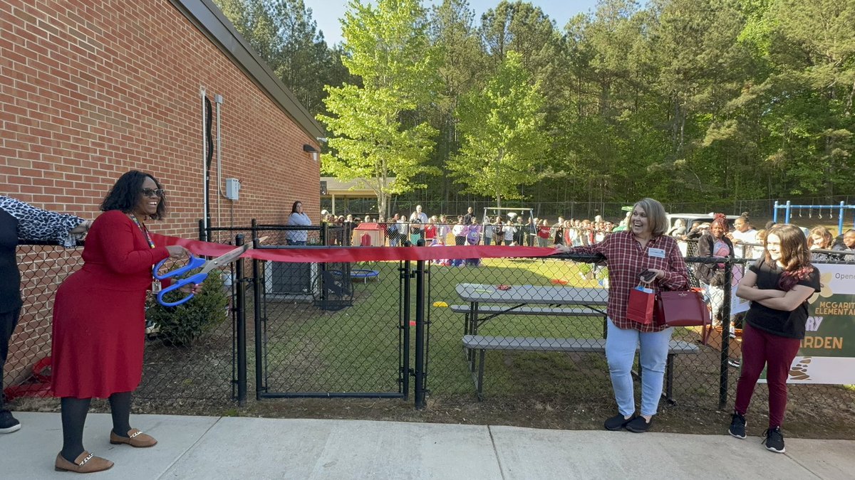 GettingSTEMDunn's tweet image. On Earth Day 2024, we celebrated the 2nd anniversary of our 2nd garden by opening a 3rd garden, The Sensory Garden at McGarity. In STEM, with help from PTA, community partners and grant money, 4th grade Ss created it as a solution to a campus problem. ❤️🌎