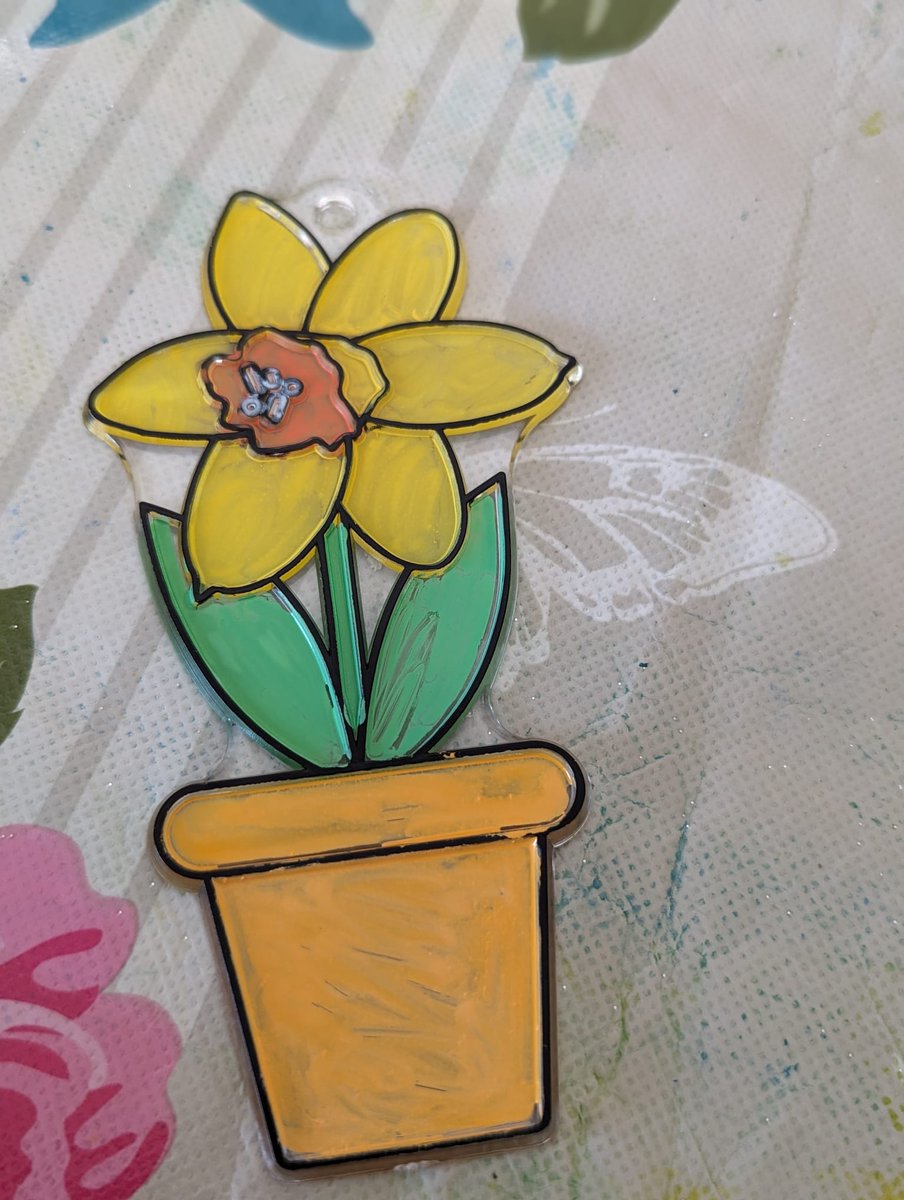 Getting Crafty at Charlotte Straker! ☀️Our residents have been unleashing their inner artists this week, decorating beautiful suncatchers to brighten up their rooms #residentialcare #ElderlyCare #ArtsAndCrafts #CreativeFun #WellbeingActivities