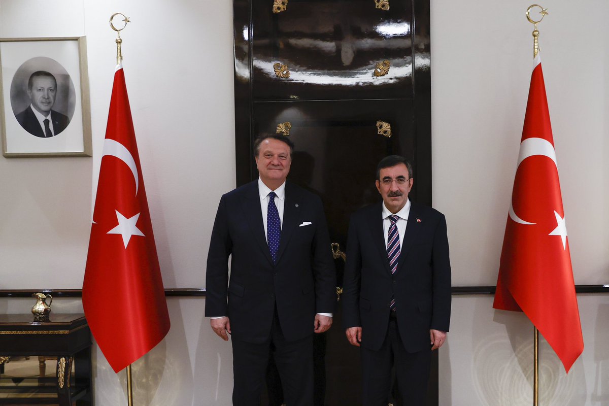 Başkan Hasan Arat, Cumhurbaşkanı Yardımcısı Cevdet Yılmaz'ı ziyaret etti.