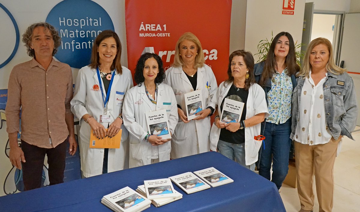 🏥El H. Infantil Arrixaca recibe del restaurante <a href="/TorremolinosRte/">Rte. Torremolinos</a> , en colaboración con la asoc. La Alfombra Infinita, 1⃣0⃣0⃣ cuentos para fomentar la lectura y su disfrute. Gracias❗️
📖La lectura, una herramienta más en el abordaje del proceso de enfermedad infantil #DíaDelLibro