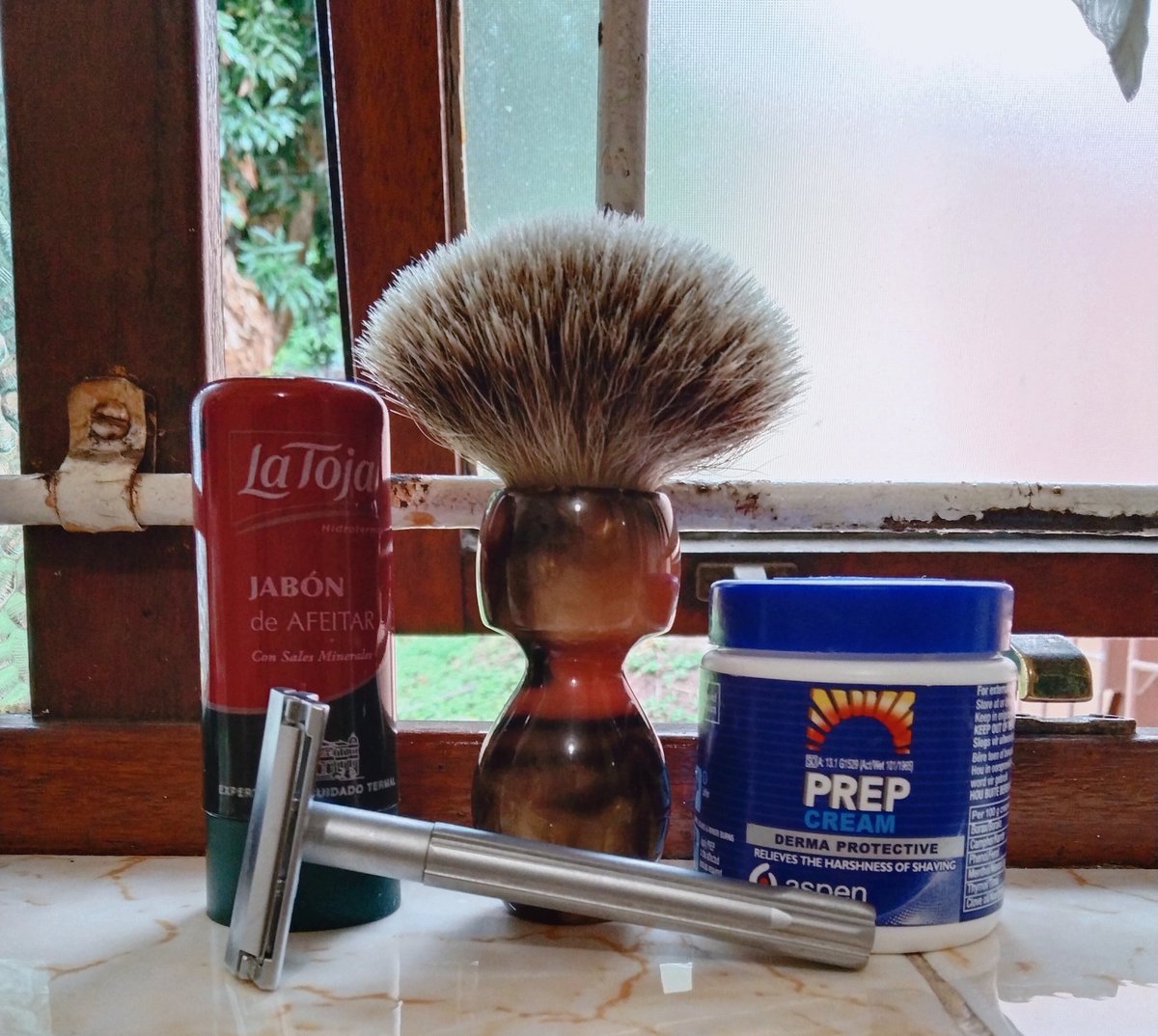 Great shave today with the Parker SoloEdge. Really nice weight and feel to the razor. Not overly aggressive, but not too mild either. #wetshaving #parker