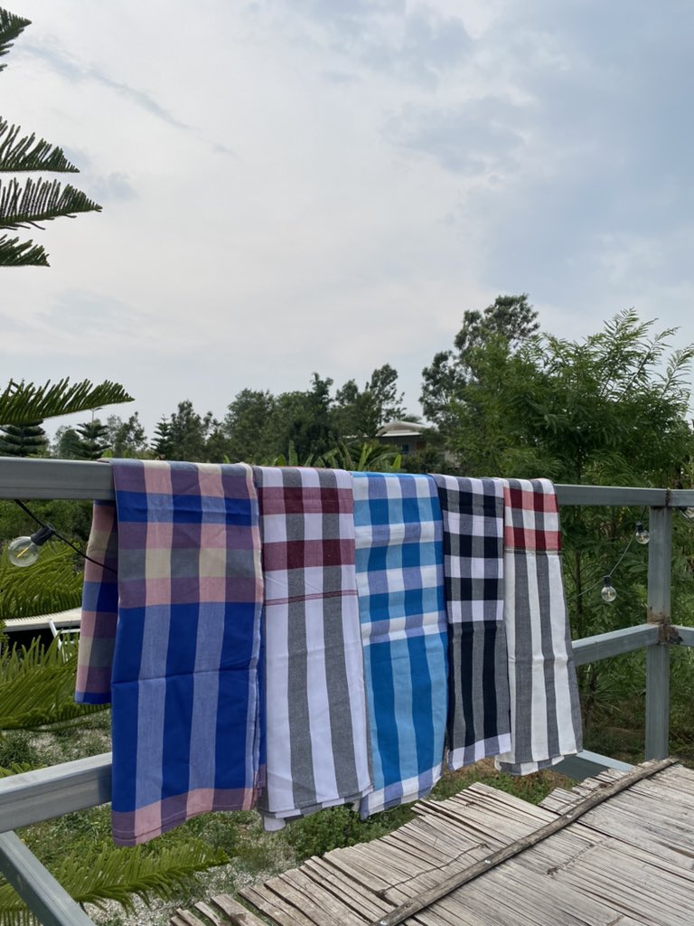 ผืนละ ราคา220 ส่งฟรี ครับบบบ 
ขนาดผ้า 190x200
สอบถามมาได้ครับ มีอย่างละผืน