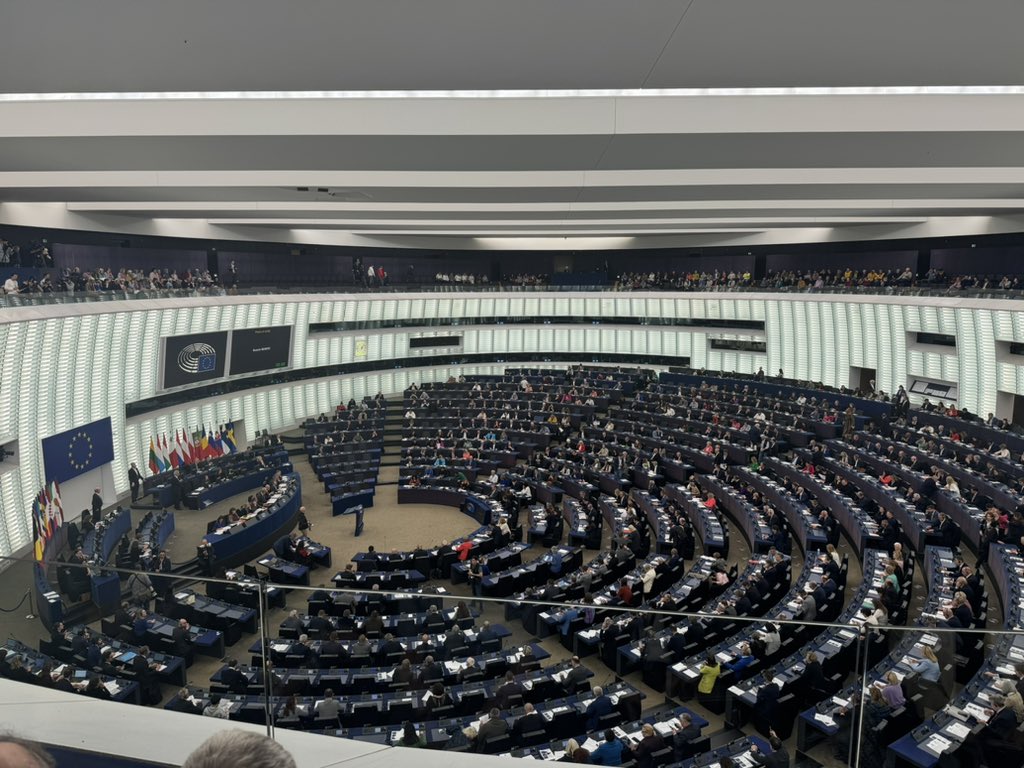 En direct du vote au Parlement Européen à Strasbourg. 

La GPA sera inscrite dans une directive sur le traffic d’êtres humains 🙏 

Merci @fxbellamy pour ce travail acharné.

#stopGPA