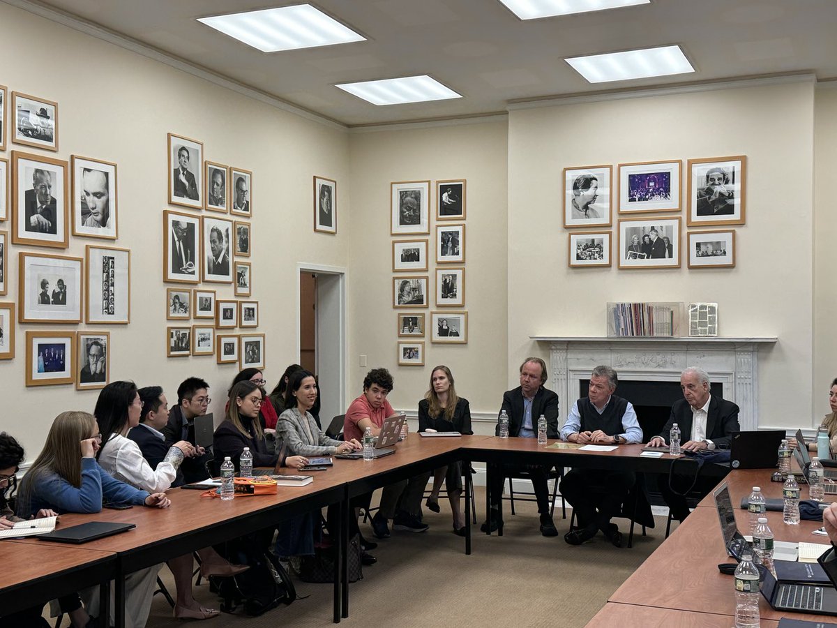 My class ⁦@ColumbiaSIPA⁩ @Columbia had the chance to talk with former President Santos and Michel Kazatchkine about the world’s drug problem. Materials included reports of @globalcdp. Many thanks to ⁦@BrazilBrian⁩ and to ⁦@ASCOA⁩ for hosting us.