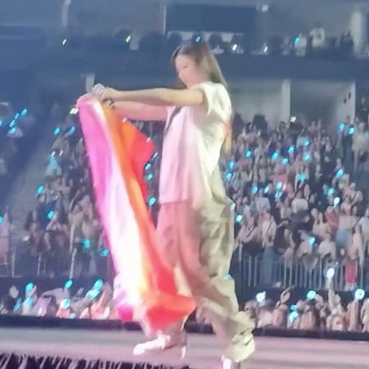 jeongmiDNI's tweet photo. happy lesbian visibility week https://t.co/iFfFhTfl4s