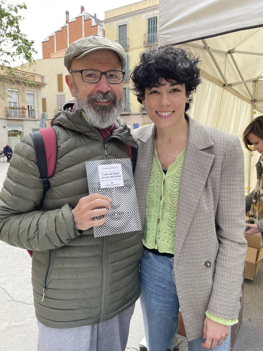 Comencem la diada més bonica a @MemoriaLlibres buscant el #premianagrama de la @clara_queralto , una feina que tenia pendent