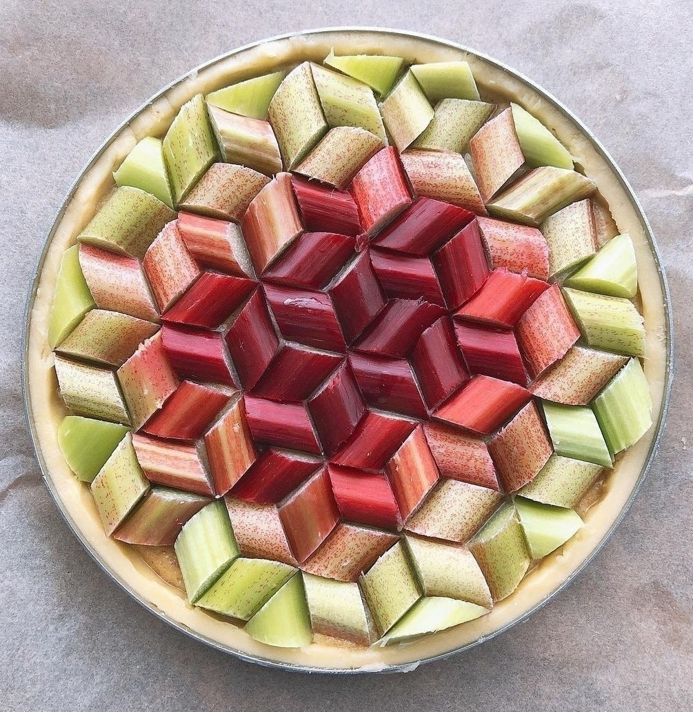 Une tarte à la rhubarbe géométrique ! Bon ap !

Crédits : @suguri2173 sur Insta (je crois)