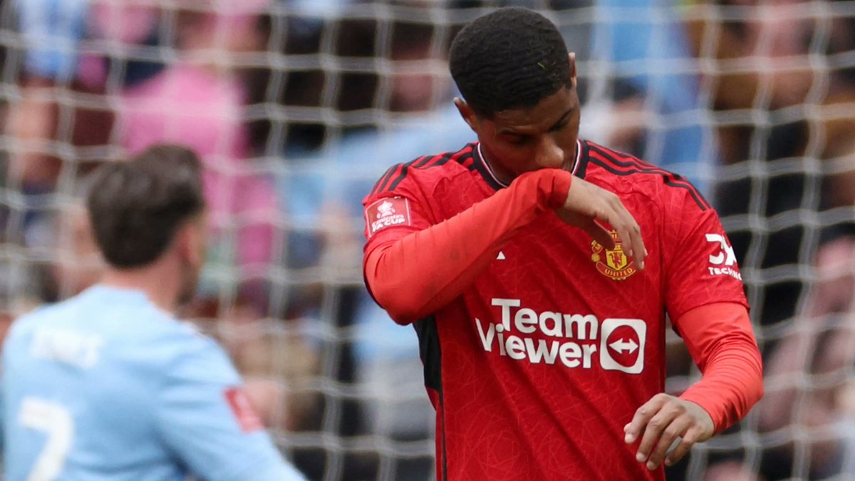 🗣️ Marco Van Basten: 'I saw Rashford play against Coventry. What was this guy doing? It was an unbelievable sight. Didn't make any runs, didn't try anything on the ball, passing every ball he received straight back. He looks like he is playing indoor football with his buddies.'