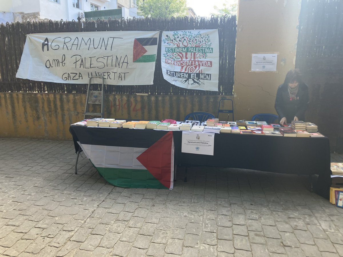 riberadelsio's tweet photo. #SantJordi2024 ja estem instal.lats a la Plaça del Pou d’#Agramunt hi serem tot el dia per solidaritzar-nos amb #Palestina https://t.co/RdyGRAqTcI