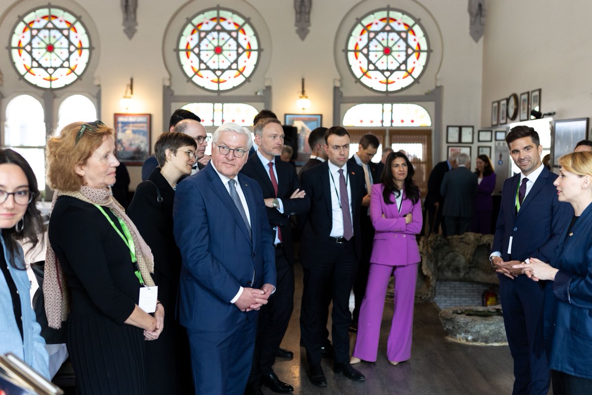 Zum Auftakt seines Besuchs in der Türkei nahm Bundespräsident Frank-Walter Steinmeier an einem vom @GI_Istanbul1 mitgestalteten Kulturprogramm teil und würdigte das 100-jährige Bestehen der deutsch-türkischen Freundschaft. goethe.de/de/uun/prs/pma…