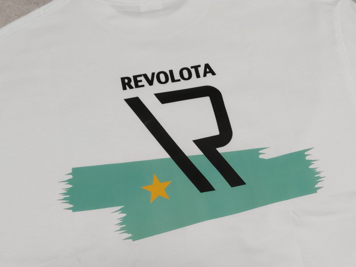 tymtsukinouta's tweet photo. #REVOLOTA @revolota のTシャツ、届いた~🙆早く着て歩きたい(笑) https://t.co/KN6o4kBmDL