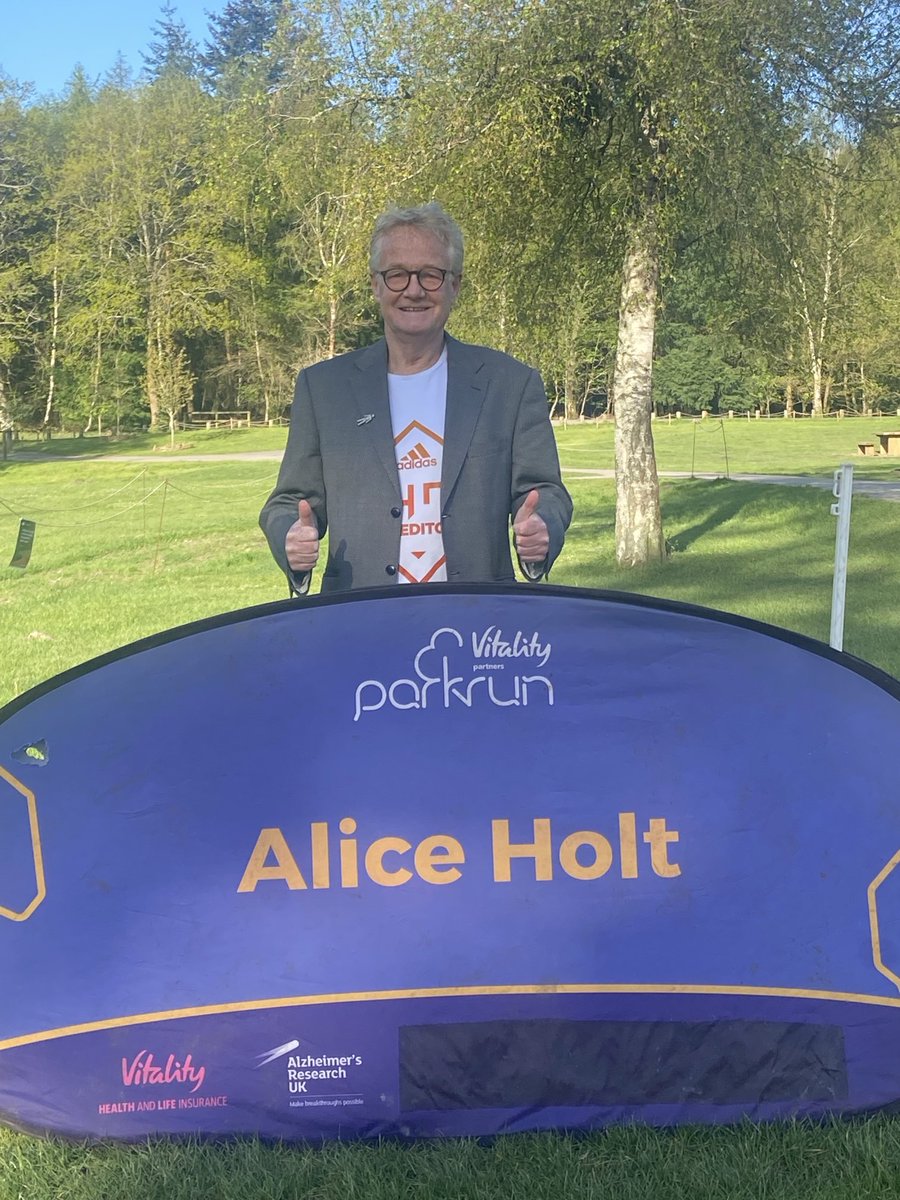 Hope you like the suited parkrun look. Only thing I had in the car boot to combat hypothermia! parkrun always rocks and sometimes chills you to the bone! ⁦@parkrunUK⁩ #parkun #aliceholt