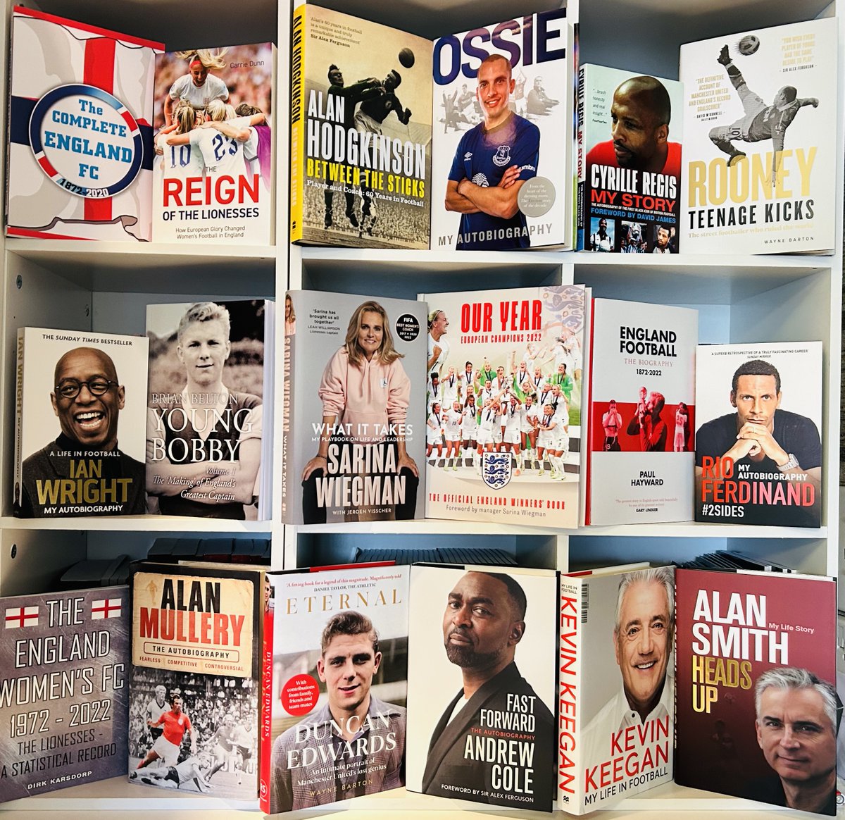 Happy #StGeorgesDay 🏴󠁧󠁢󠁥󠁮󠁧󠁿 Check out a selection of the best of @England here! ⚽️👇📚 soccer-books.co.uk/search?options… #England #ThreeLions #Lionesses @reach_sport @IanWright0 @rioferdy5 @9smudge @carriesparkle #PL #EFL #WSL