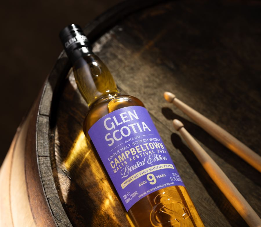 Bottled at cask-strength, natural colour, this is the delightful 2024 Glen Scotia Campbeltown Festival Release. Finished for 6 months in Fino sherry casks, this is a fruity, funky unpeated expression from this brilliant Campbeltown based distillery: rmwlink.co/AprilNewReleas…
