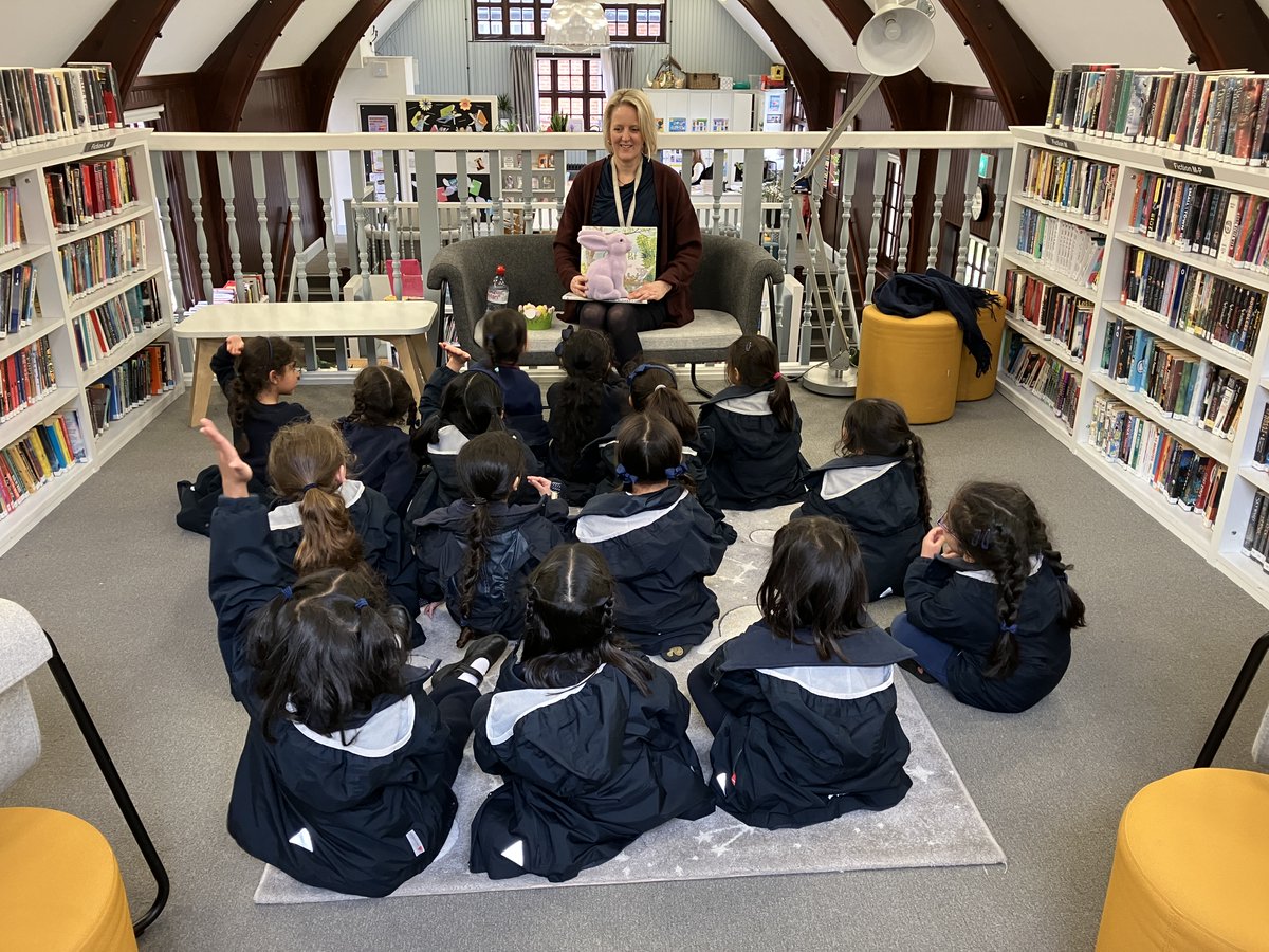 Classes from Bluebelles visited the @NorthwoodGDST senior library yesterday for a Spring storytime, listening to 2 great picture books - Cyril and Pat by Emily Gravett and the spooky 'There’s a Ghost in this House' by @OliverJeffers 🌻We loved having you! @NWC_Juniors #NWCFamily